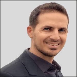 Aviv Shapira Headshot
